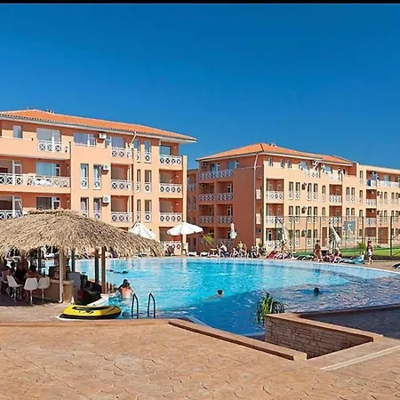 In Sunny Day 6 Complex Hotel